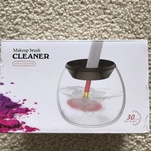 Makeup brush cleaner